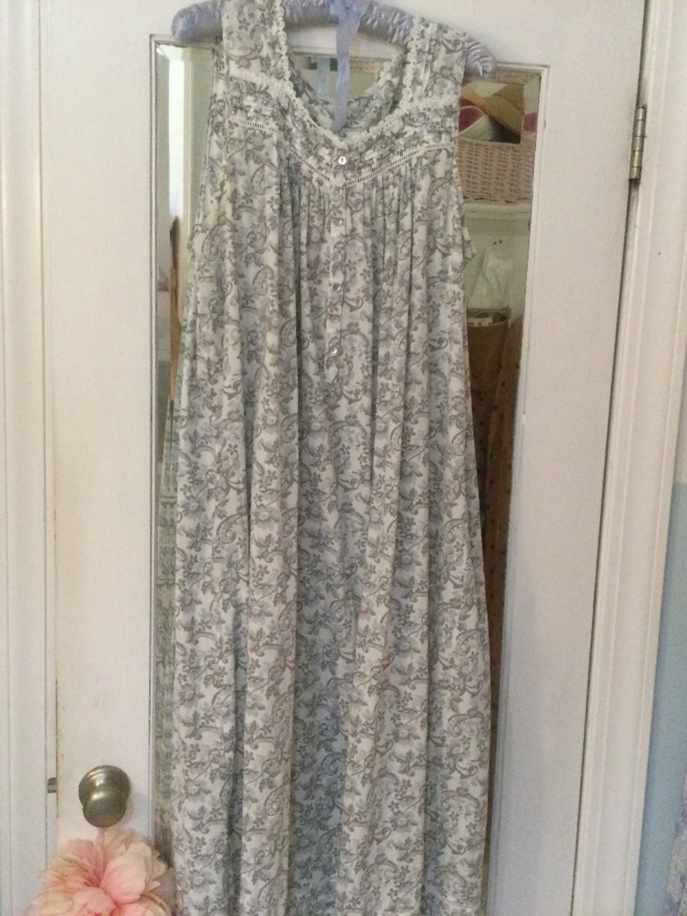 Eileen West Gray and White Nightgown L/Xl